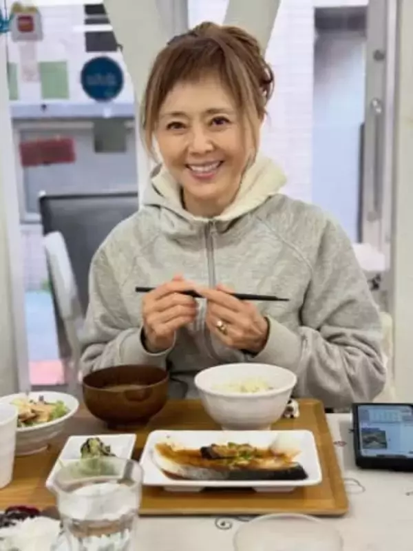 「ビーナスですか？」熊谷真実〝65歳の大変身〟ショットに反響続々「またまたアップデート」「妖艶」