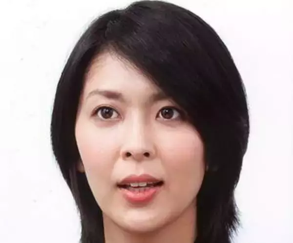 「このドレスほんと…」前開きドレス＆オールバック松たか子にSNS騒然「こんなに品があって」「輝く存在感」「こんな大人になりたいよね」