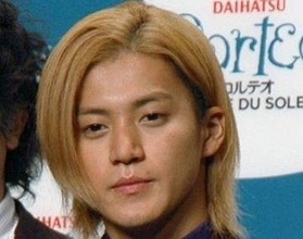 「し、親戚…!?」〝小栗旬の親戚〟28歳俳優、世界を飛び回る近影に「これにはビックリ」「知らなかった!」「確かに似てる…!!」