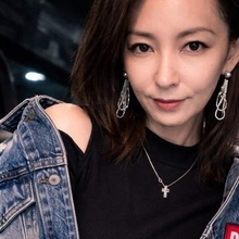 「思春期息子も連れて」〝夏満喫〟圧巻の白水着ショット...モデル真山景子に脚光「プールサイドで目立つだろうなー」「こんなお母さんなら一緒にお出かけしたい」の声