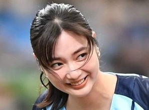「こんなお顔でした？」ロケバス運転手と結婚▶1児の母…新川優愛〝雰囲気ガラリ〟姿に「めちゃ親近感湧く」「旦那さんが羨ましい」の声