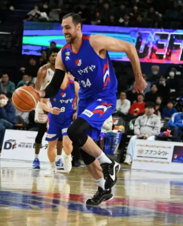 「なんとしても勝ちたかった」ライジングゼファー福岡が劇的逆転勝利でPOに望み　37歳誕生日のパブロ・アギラールも7得点【Bリーグ2部】