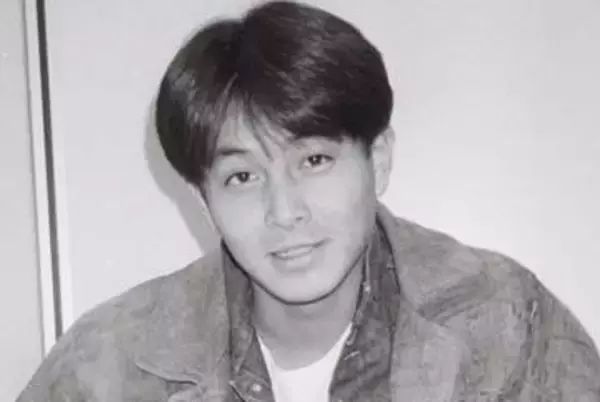 「大丈夫?ってくらい痩せてる」56歳でパパに…吉田栄作〝ほっそり〟姿に心配の声も「俺たちの憧れだった白Tジーンズの栄作が…」「渋さ増してる」