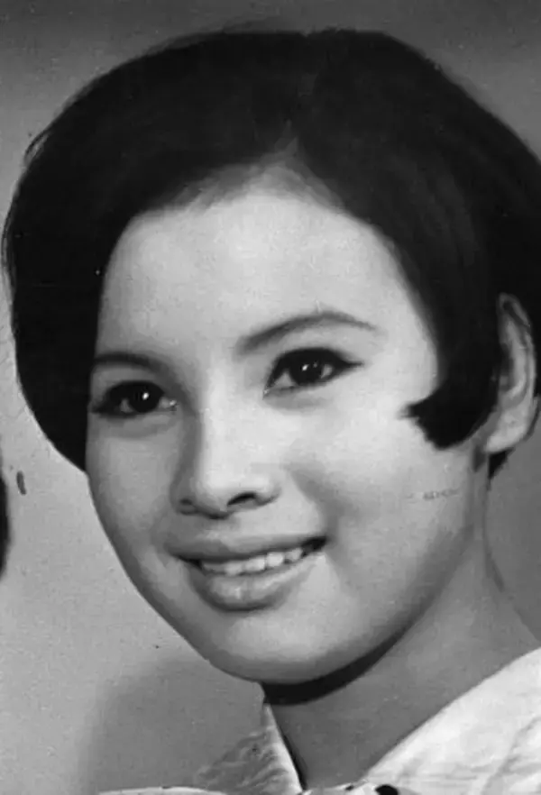 「この膝小僧が目に入らぬか」水戸黄門〝お銀〟女優〝ミニスカ〟近影に「本当に由美かおるさんなの？」「75には見えません」の声