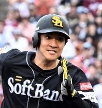 感染症特例で不動のリードオフマン欠くソフトバンク　慶大の先輩が1番に　育成出身6年目が今季初先発【20日楽天戦スタメン】