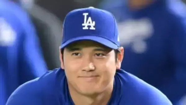 「ドヤ顔」流し目決める〝MVDのデコピン〟と2ショットの大谷翔平に反響続々「こういうユーモアはいいね」「人前好きじゃないよね」「世界一有名に」