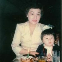 「えっ!孫!?」「数子先生と瓜二つ」〝有名占い師の娘〟が3人の祖母に…細木かおりの最新姿に驚き「若すぎでしょ⁉」「どうしてもおばあちゃんには見えない」