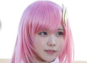 「国宝どころか地球宝じゃないですか」コスプレ封印のえなこ、結婚式の姿に騒然「こういう衣装の方がいい」「お見合いしたい」