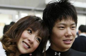 顔面内出血「気にしないでね」ほしのあき最新ショットに「もうミニスカやらセクシー路線にこだわらなくても…」「49歳に見えない」夫は13歳年下で1児の母