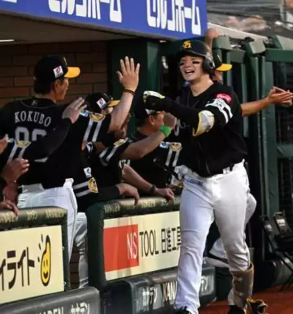「角度がついていなかったので…」ソフトバンク正木智也、本人も驚きの超低空ライナー弾　左翼手も呆然と立ち尽くす衝撃の一発