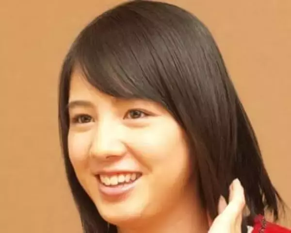 ミッキーサングラスで〝変装〟宮内ひとみ、ディズニーショットに反響「ステキっすよ」「相変わらずお綺麗です」