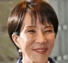 「盛り上がりが止まらん」高市首相〝ノリノリ首振り〟歌唱姿に「どこでロック魂を出しとんねん」「その自由さ、ちょっと好きかも」と反響