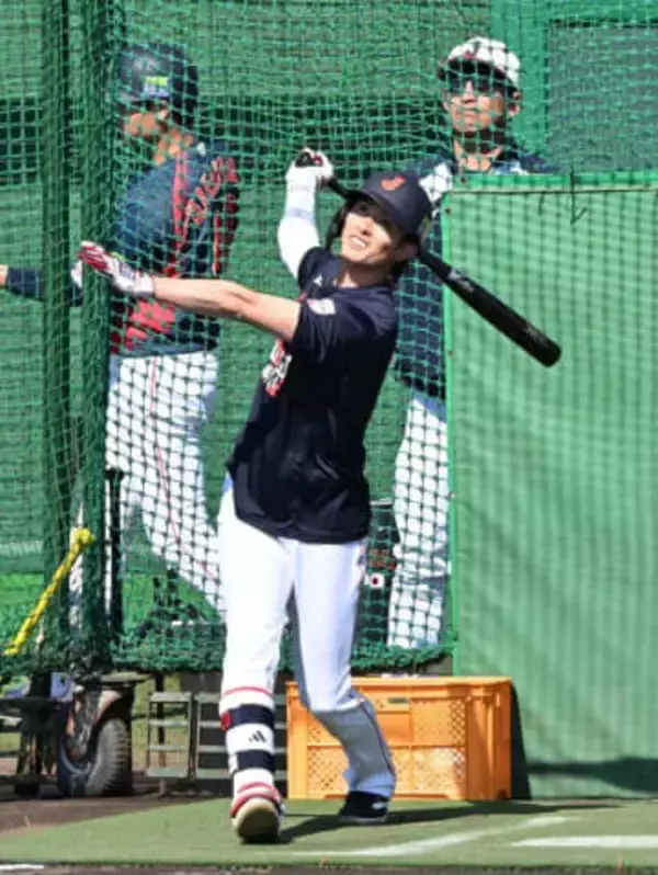 侍ジャパン周東佑京が早速快足披露！佐藤輝明の左翼線の当たりで一塁から一気に本塁へ