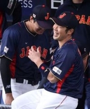 大谷翔平が侍ジャパンに合流　元盟友の近藤健介と談笑しながらアップ【壮行試合】