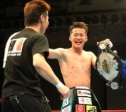 九州国際大の学生ボクサーが日本王者に　二人三脚の「第二のオヤジ」会長が涙ながらのハッピーバースデー熱唱「防衛戦は北九州で」