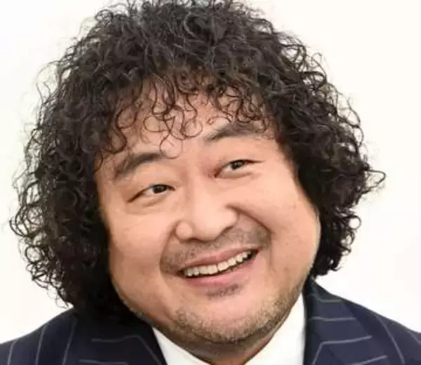 「思わずデカっ！」葉加瀬太郎〝超大物〟釣り上げショットに「恵比寿さまみたいで神々しい」「とったどー」