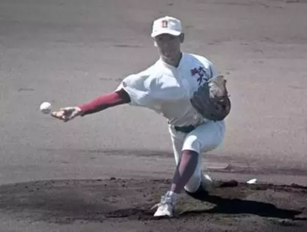 背番号10になった福岡大大濠のサブマリン右腕　因縁の相手に1失点完投　高校野球福岡地区大会準決勝