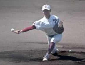 背番号10になった福岡大大濠のサブマリン右腕　因縁の相手に1失点完投　高校野球福岡地区大会準決勝