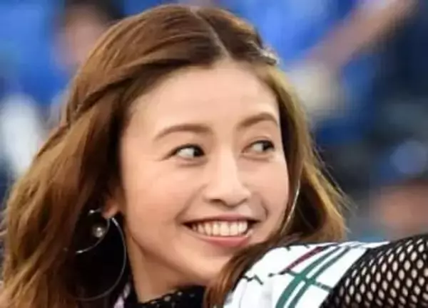 事務所退社、OL転身も…片瀬那奈〝近影〟に「なんか雰囲気変わった！」「容姿は芸能界でもトップクラス」「元気そうで嬉しい」「また一段と…」