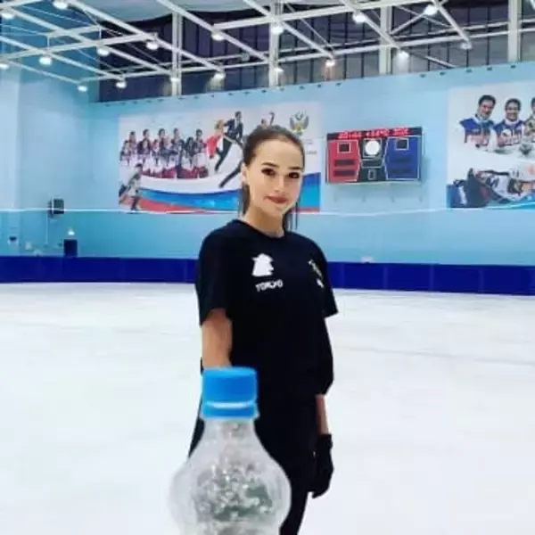 「待って大丈夫⁉」「何があったの…」ザギトワ〝激変〟衝撃的ショットに「より細くなってない？」「すごく綺麗だけど…」「幸せでいてほしい」の声