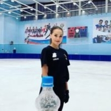 「待って大丈夫⁉」「何があったの…」ザギトワ〝激変〟衝撃的ショットに「より細くなってない？」「すごく綺麗だけど…」「幸せでいてほしい」の声