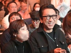 「雰囲気変わった?」〝よれよれ毛玉セーター〟姿の63歳、今井美樹の近影が話題「透明感失わないどころかむしろ増してんの凄すぎる」