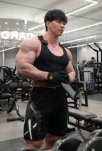 「カブトムシのサナギやん」筋肉タレントの横川尚隆〝驚愕の太もも〟に大反響「ケンタウロスかと思った」「どこがどうなってるのか分からん」