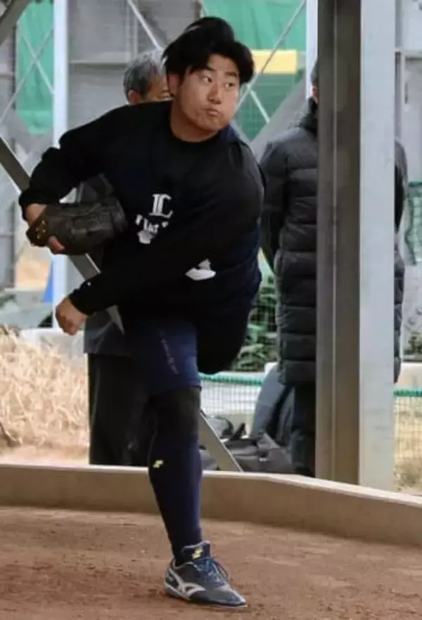 西武ドラ2岩城颯空がブルペン入り　勝利の方程式入りへ磨く直球「大事なアピールの場」2・1で全開へ