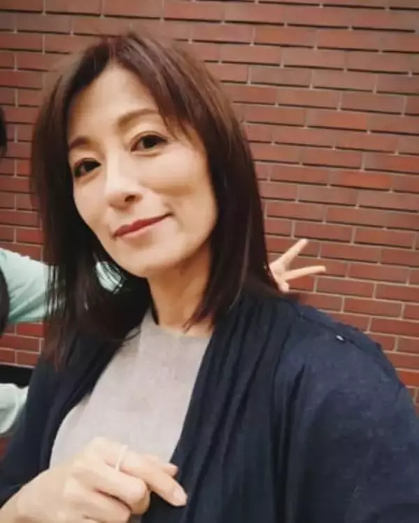 おびただしい数の注射痕…人気アナの中田有紀〝仰天ショット〟公開に「無理は禁物です」「寒くなると痛みますよね」の声