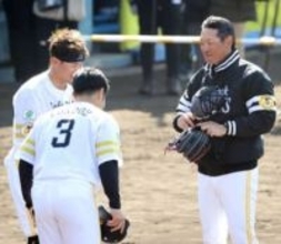 「国を代表してやってきてください。応援しています」　ソフトバンク小久保裕紀監督、WBC日本代表の4選手を握手で送り出す