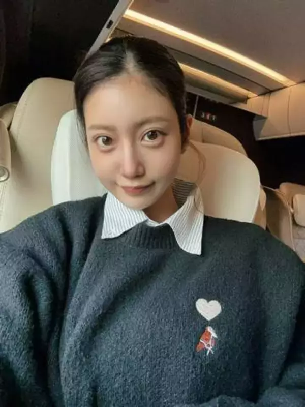 お散歩中に〝濃厚キス〟…令和の峰不二子・阿部なつき、愛犬2ショットに「ズルい」「日本人離れした散歩やな」の声