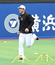 痛めた手首には何もつけず…責任感が強いソフトバンク山本祐大　チームのために献身的行動