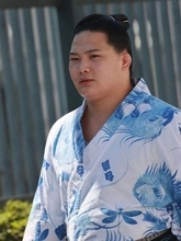 引退から1年、35キロ減...横綱白鵬の内弟子・雷鵬〝激変姿〟にネット騒然「凄い大変身」「やばいことになってる」