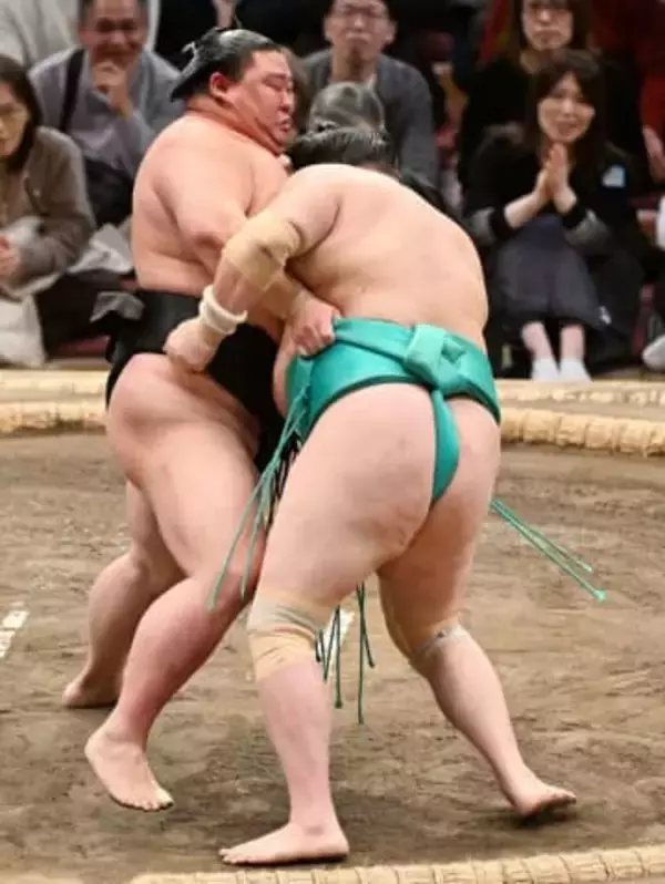 九州・沖縄の30代ベテラン2力士がともに苦手に初白星【大相撲九州場所】