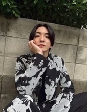 話題のドラマで主演…前田公輝〝親の還暦祝い〟写真が話題　勢いのある〝BIGハグ〟にも反響続々「戯れる公輝くん可愛すぎる」「ご家族で写真なんて素敵」