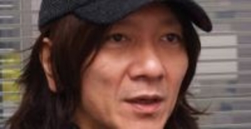 「お父様によく似てますね」レジェンド吉井和哉の息子「顔面最強」23歳モデル〝乾杯ショット〟「今すぐハリウッドへ」