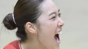 「珍しい！新鮮！」佐藤淑乃〝雰囲気がらり〟大胆スリットのモデル姿に「世界バレー界の女神」「今年の顔ですね」「めちゃくちゃ最高だぜぇ」