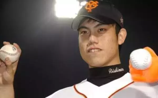 「奥様も凄い‼」2年前に女医と電撃再婚…巨人元守護神〝家族3人でお出かけ〟西村健太朗コーチのプライベート姿に「いいパパしてる」「幸せですね」の声