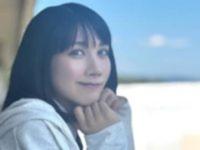 「昭和だ～」「聖子ちゃんカット？」神木隆之介が撮影した〝松本穂香のオフショット〟に反響「いつもと違う」