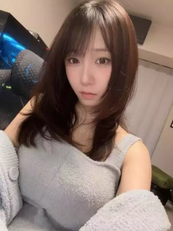 「こういう投稿ほんま天才やと思う」コスプレイヤー伊織もえ〝超接写〟大胆ショットに反響「たまんねぇや」「さすがに…」