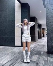 「ちょーくびれてる」現役アイドル、超ミニ丈で〝人生初〟浅草路上呑みショットに反響「いい腹筋」「声掛けられそう」