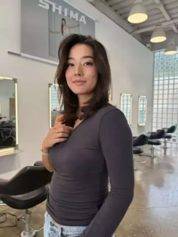 「お母様に似てますね」すみれ、亡き女優の母との〝思い出ショット〟に反響　石田純一との3ショットも…「本当に素敵な女性」の声