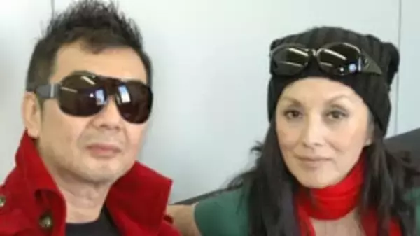 「こんな夫婦に中々なれるものではない」事実婚経て〝電撃入籍〟発表から15年…夏木マリ〝腕組み夫婦写真〟に反響「ヒールの高さにビックリ」