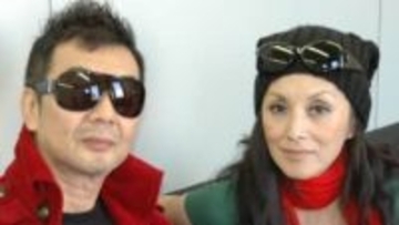 「こんな夫婦に中々なれるものではない」事実婚経て〝電撃入籍〟発表から15年…夏木マリ〝腕組み夫婦写真〟に反響「ヒールの高さにビックリ」