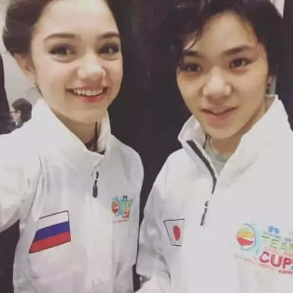 「まだ25歳⁈」五輪銀メダリスト〝別人〟ドレス姿で何度もキスを…〝プロポーズショット〟が話題！「ご主人素敵な男性でびっくり」「おめでとう！」祝福殺到