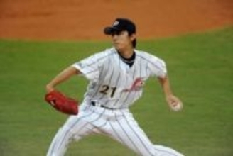 「爽やかすぎて直視できない」日米165勝左腕が侍試合でフィールド解説「えっ、素敵すぎ…」「スーツ姿もいいですね」