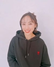 「思わず腹筋に目が…」元宝塚トップスター45歳音月桂〝見せつけスタイル〟に反響続々