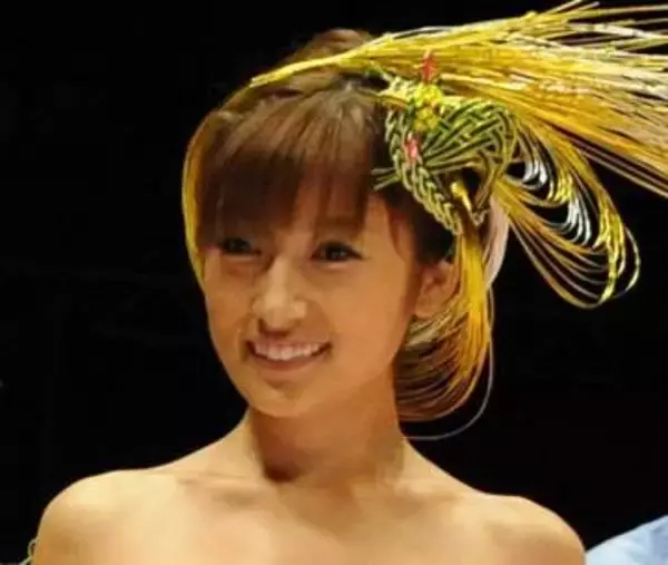 〝面積少な目〟衣装でポールダンス！43歳、熊田曜子が話題「まるで離陸寸前のようです」「優雅でしなやか」
