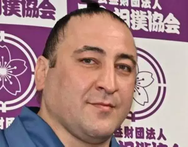 「めちゃくちゃ痩せちゃってる」激ヤセ元大関・栃ノ心、現役時代パネルとの比較ショットに「素敵にお痩せに...どういう魔法ですか？」の声