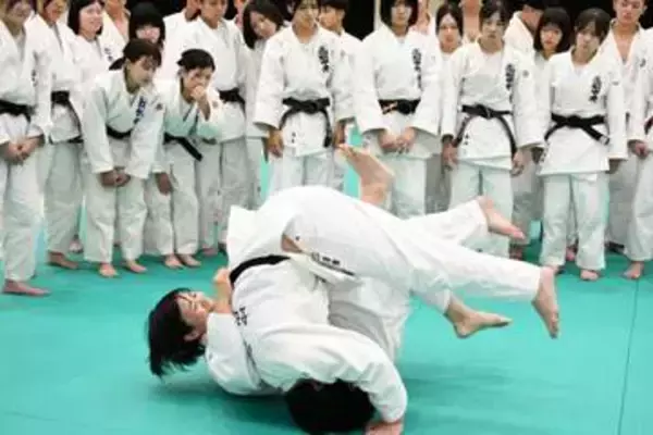 【金鷲旗高校柔道大会】「上達の楽しさと勝利つなげて」東京五輪メダリストコンビらが直接指導